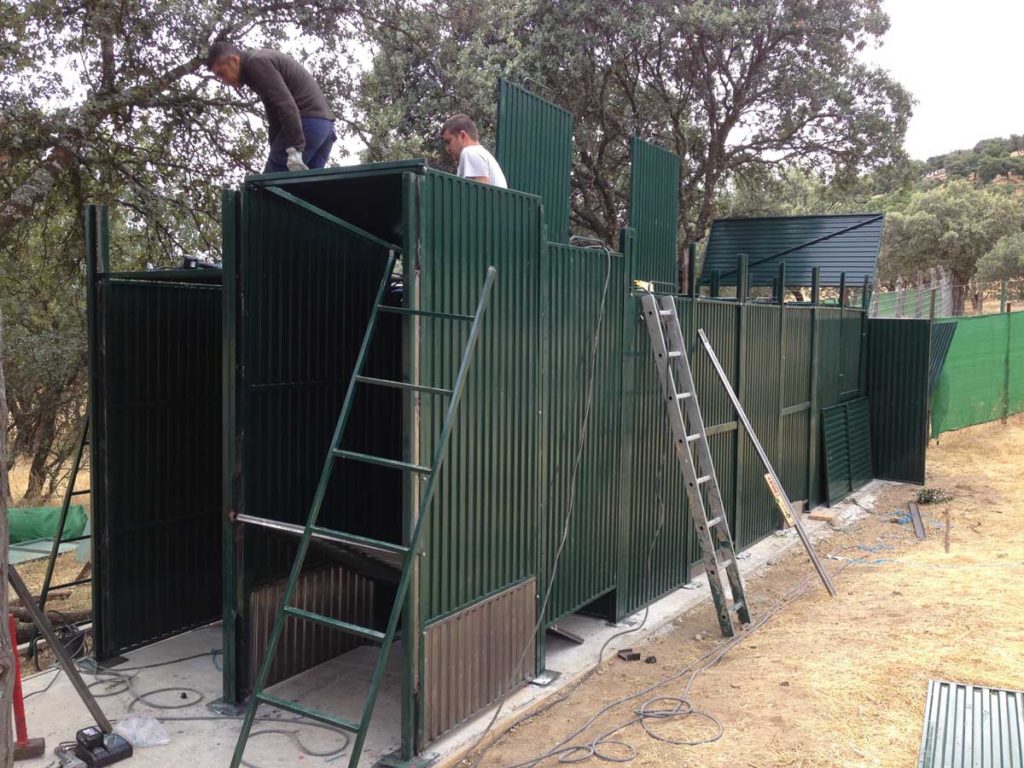 Capturadero de caza mayor y ganaderos cerca2